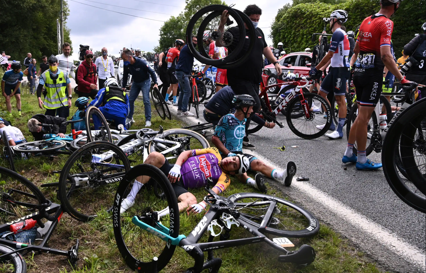 Kecelakaan Beruntun Sepeda di Tour de France Femmes 2022