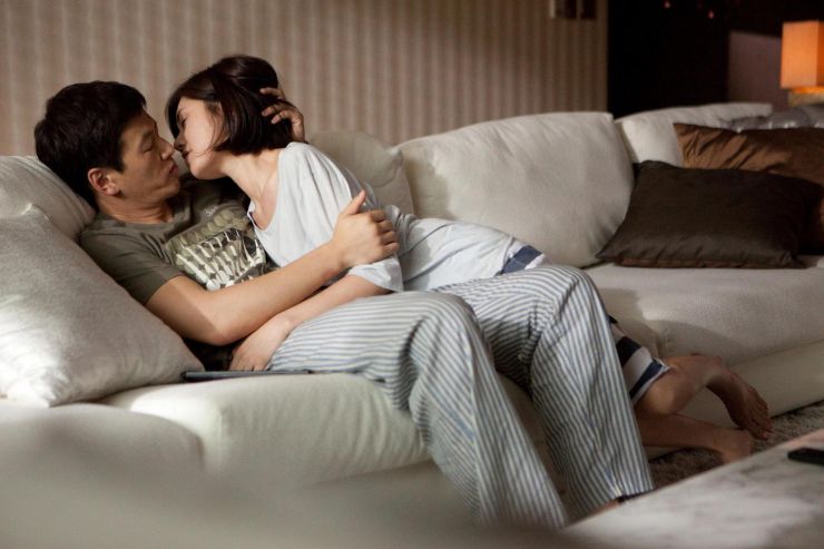 sipnosis-film-semi-korea-loveholic-2010-jalan-cerita-perselingkuhan